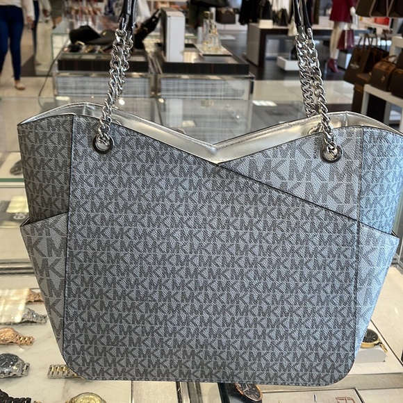 Michael Kors Jet Set Travel Large Chained Tote Shoulder Bag MK 
Silver - Picture 11 of 16
